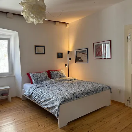 Naval Apartment *