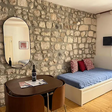 Apartman Naval *